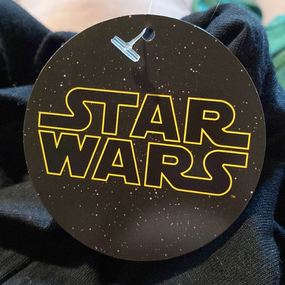 New Star Wars size L. Physically, I am here mentally I’m in a galaxy far away - Picture 9 of 12